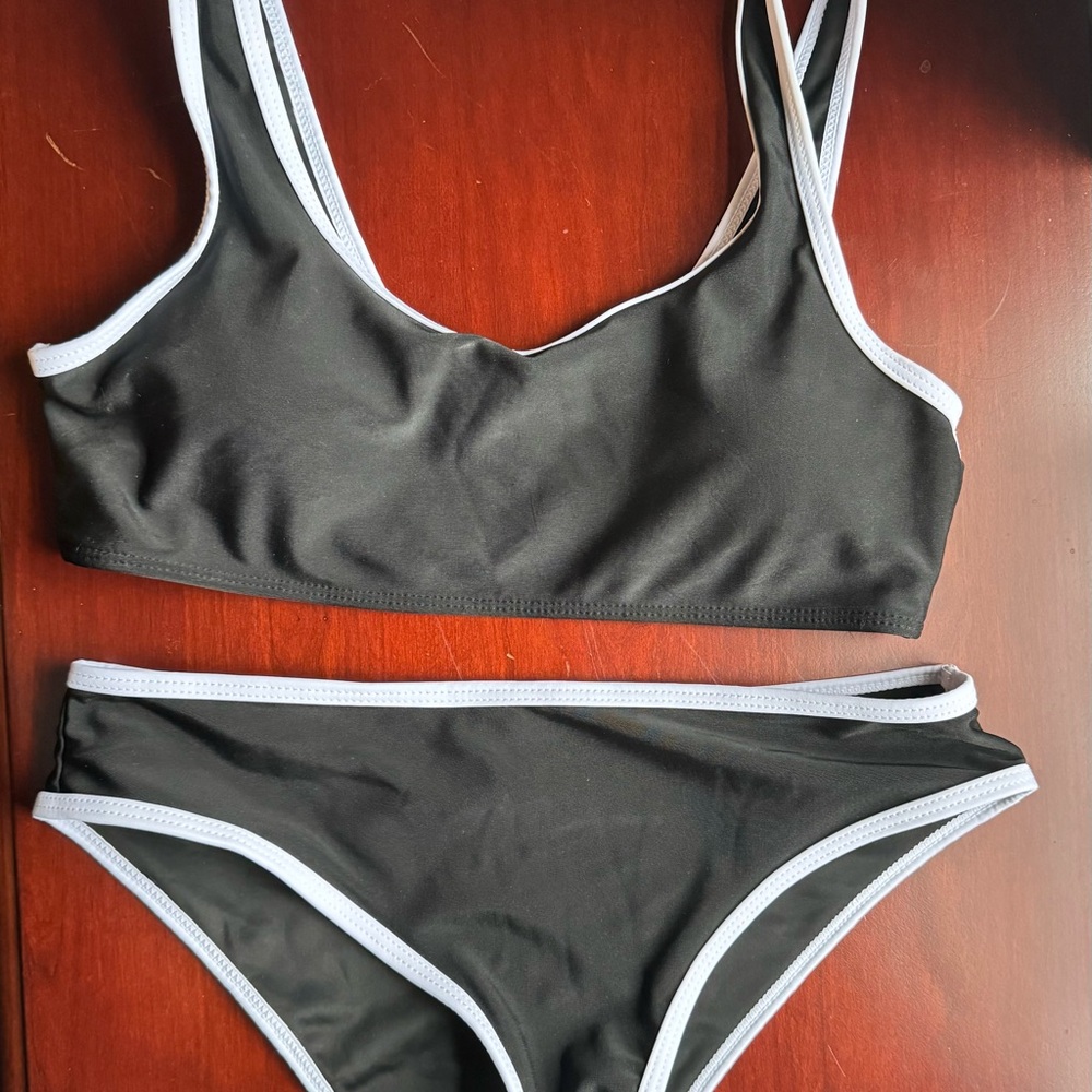 Black and White Women's Bikini Set